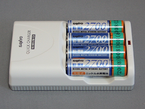 充電式ニッケル水素電池＆充電器 サンヨー Ni-MH 2700